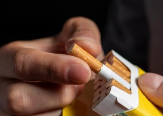 有人发烟故意漏过你怎么办？愚蠢的人直接翻脸聪明人4招回击！(图3)