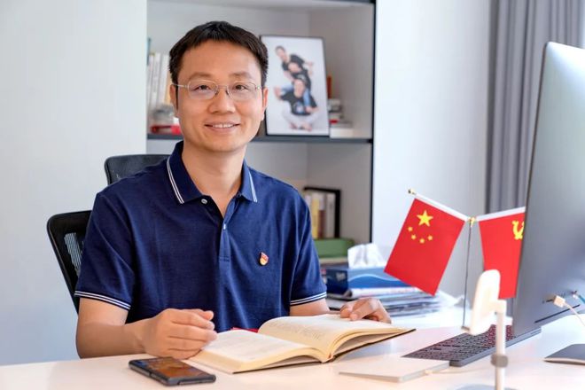 他用16年将举步维艰的初创公司干到了全球第一