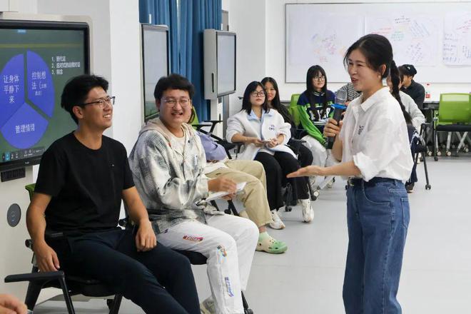 华珠经济管理学院成功举办大学生成长力社交力MAX工作坊活动(图2)