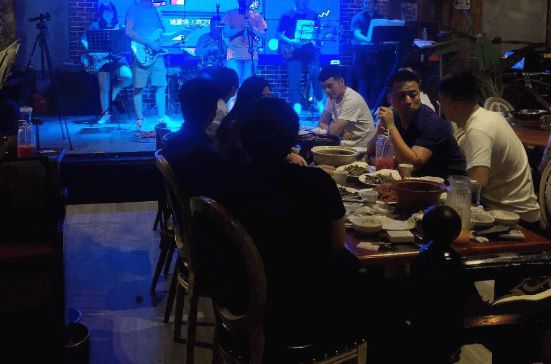 酒吧暖场游戏推荐！酒吧暖场带动气氛的互动小游戏有哪些？(图3)