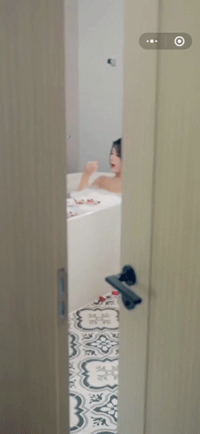 这种真人擦边小游戏也能上榜一？(图8)