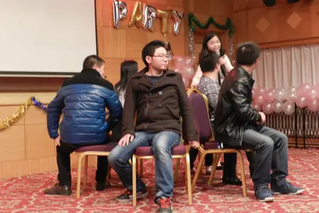 创新AR互动游戏形式广州白云鹤龙街开展国家安全教育培训活动