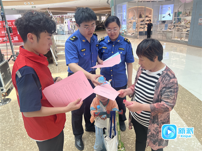 潍坊市开展城市节水清瓶行动暨“城管铁军为民管城”集中宣传活动(图1)