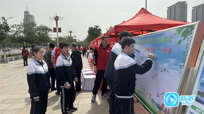 潍坊市开展城市节水清瓶行动暨“城管铁军为民管城”集中宣传活动(图2)