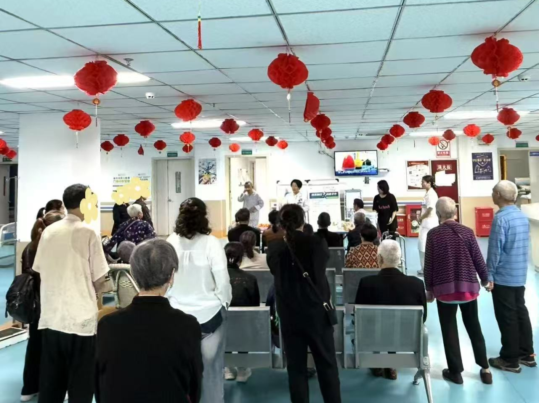 温情互动促康复 南充精神卫生中心神经内科A区开展趣味游戏活动(图1)