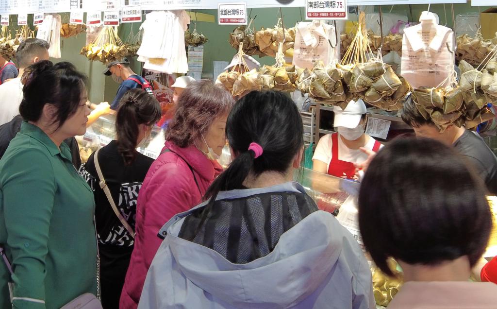龙舟竞渡 “粽”情端午——台湾各地共庆传统佳节(图1)