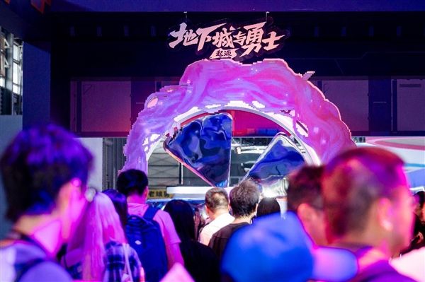 ChinaJoy2025开幕 腾讯游戏携17款产品亮相“COOL鹅夏日营地”(图10)