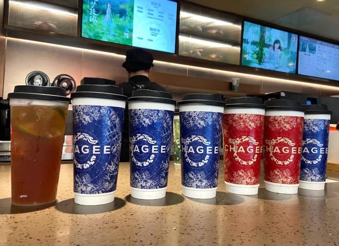 “秋天的第一杯奶茶”：甜蜜风暴背后的“极限游戏”(图3)