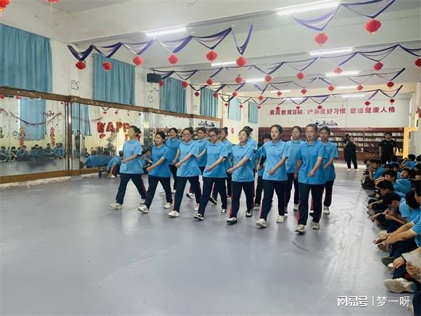 从指尖跃动的热爱到失控的沉溺：当游戏人生成为生存困境(图1)