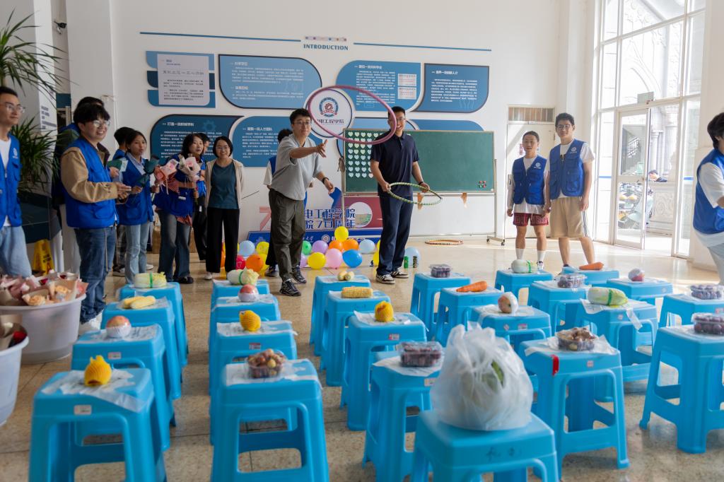 肇庆这场公益集市趣味互动读懂未成年人保护(图1)